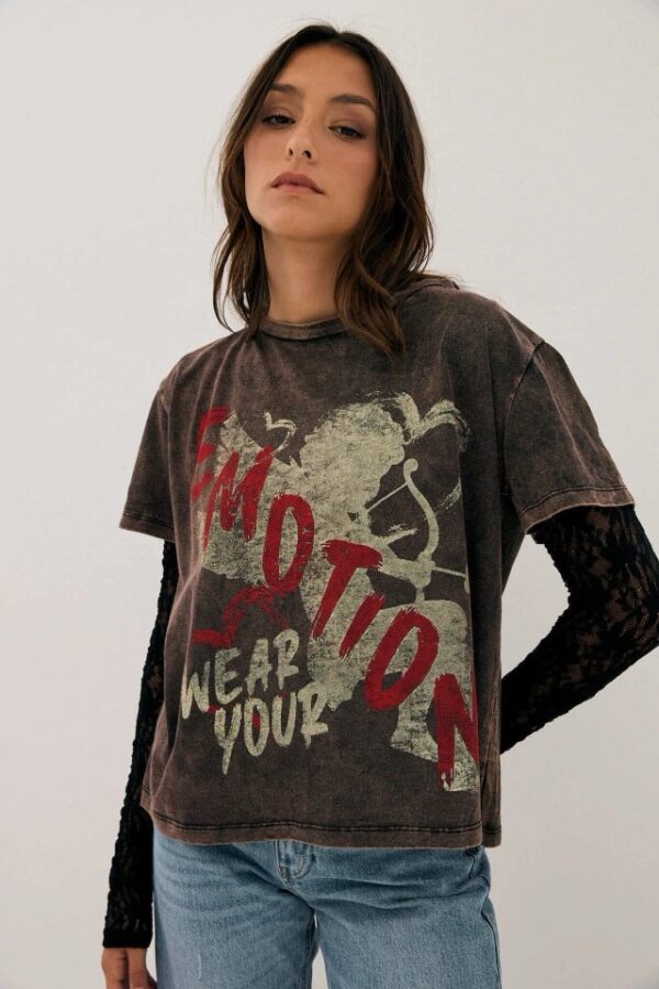 REMERA  FLECHADO